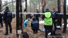 Сотні могил у лісі біля Ізюма – це перепоховання – поліція (відео)