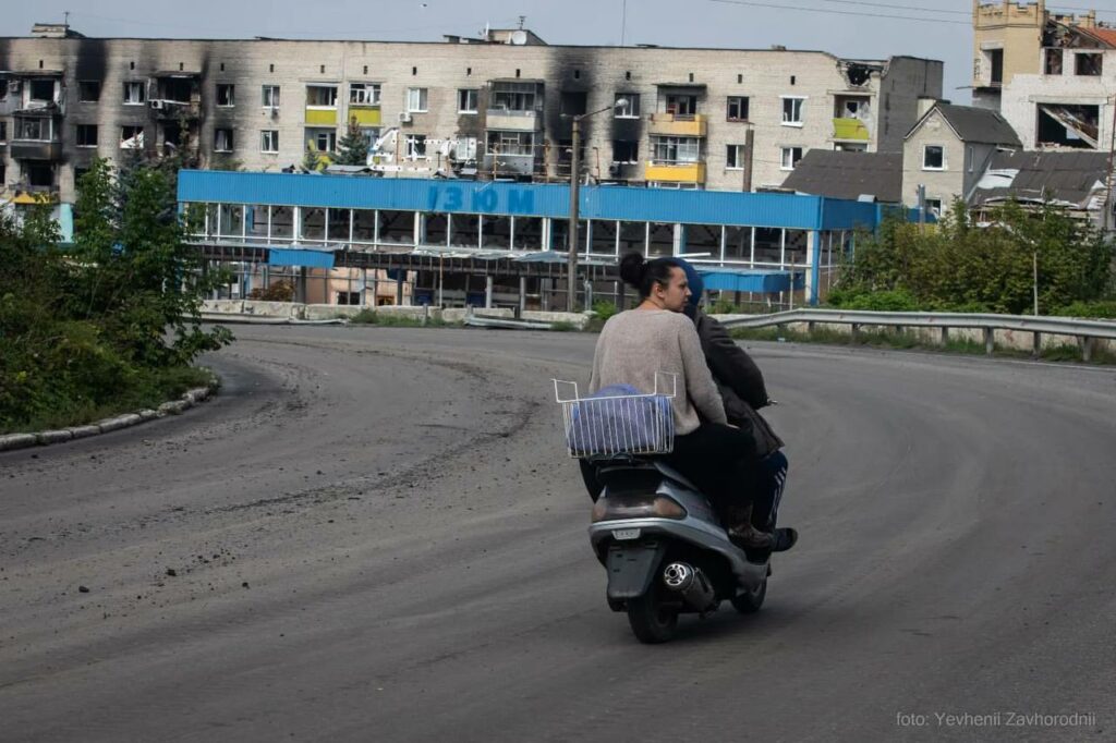 Звільнена Харківщина: Зеленський опублікував фоторепортаж