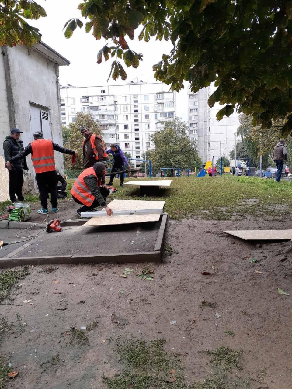 У Харкові забивають вікна, що вилетіли в Холодногірському районі 21 вересня