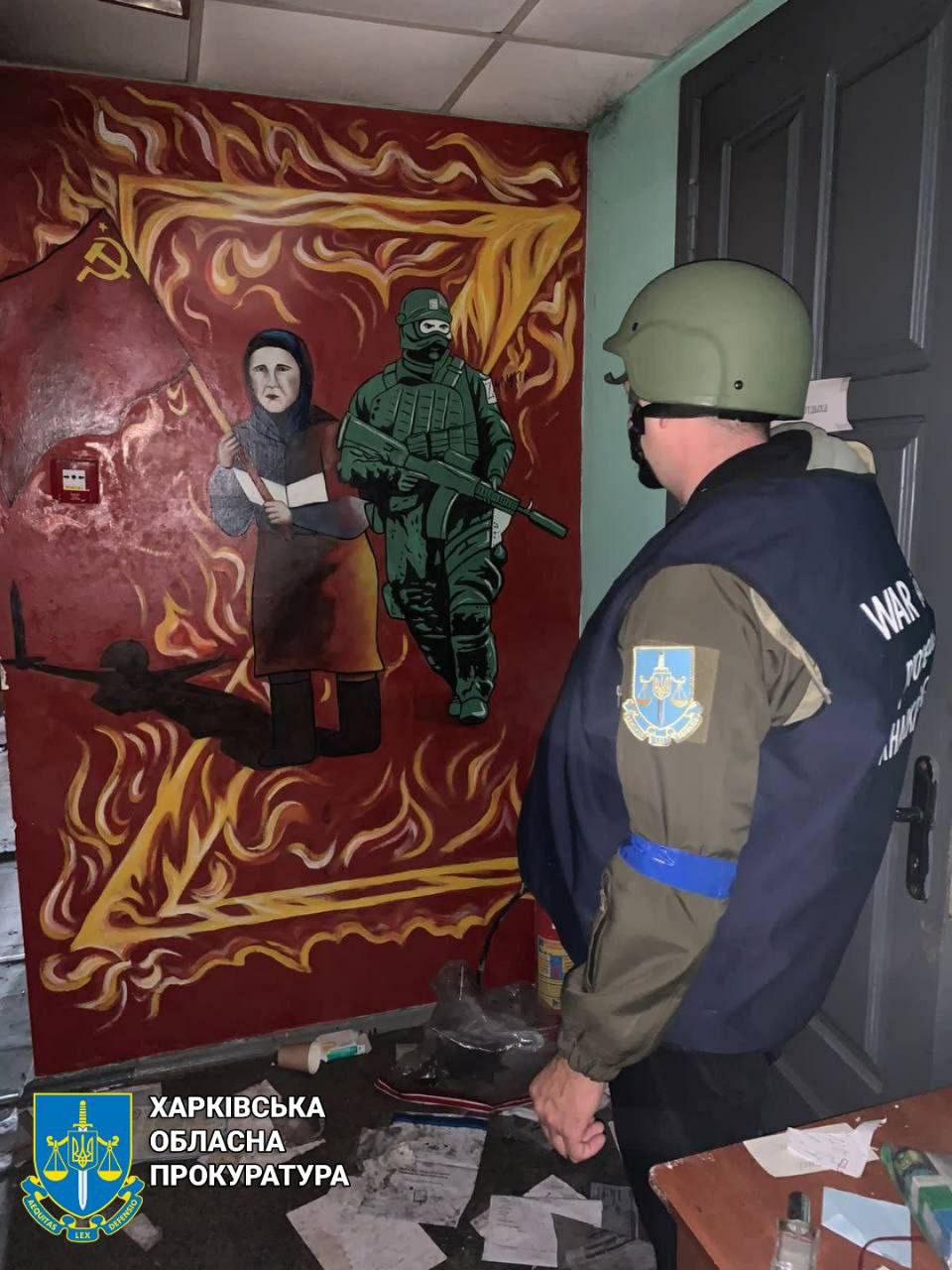 Бабушку, встречавшую армию РФ с красным флагом, нарисовали в пыточной Купянска