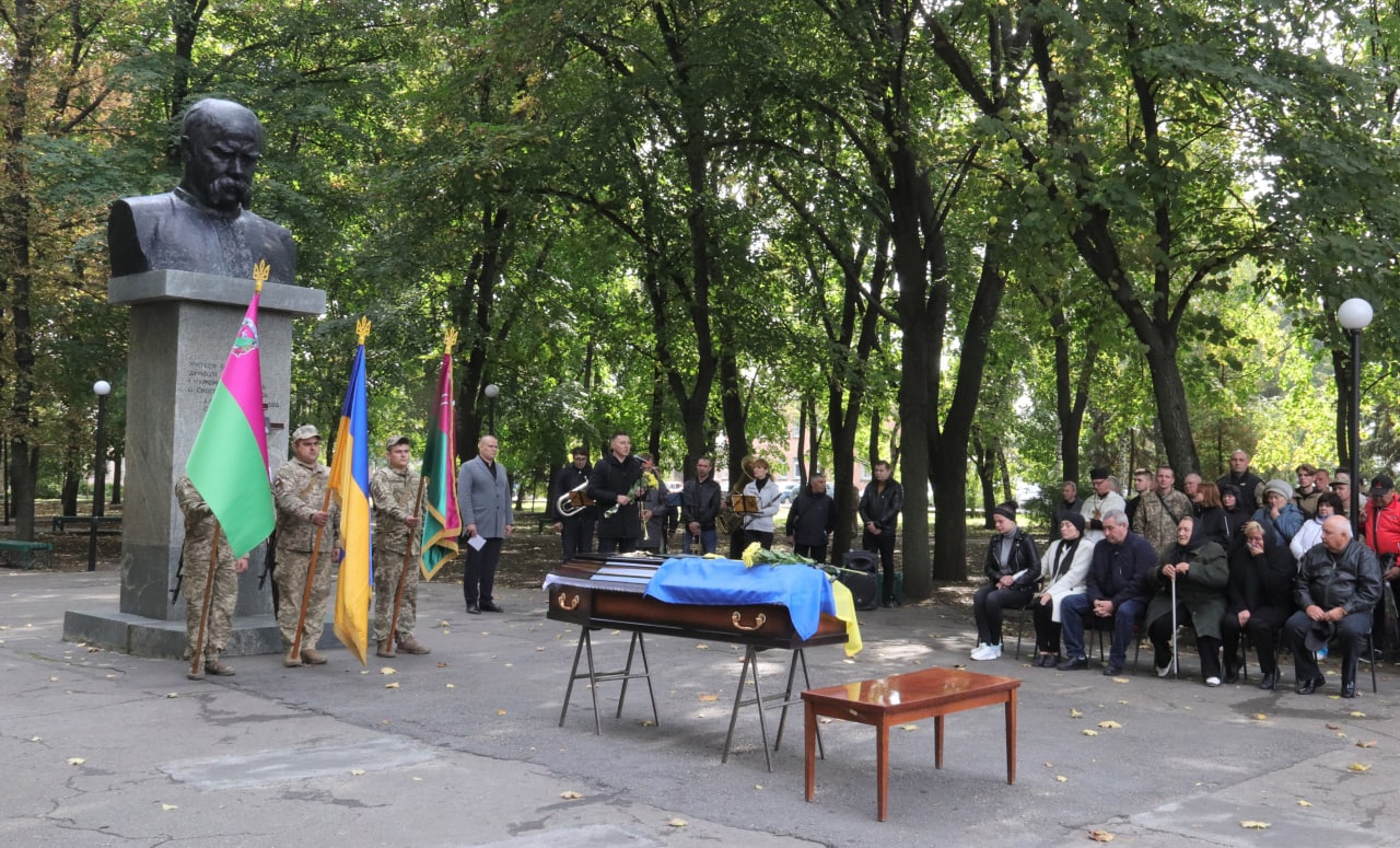 Похорон воїна тероборони у Лозовій