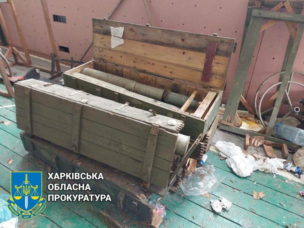 Військові РФ кинули в школі на Харківщині боєприпаси та порожні пляшки (фото)