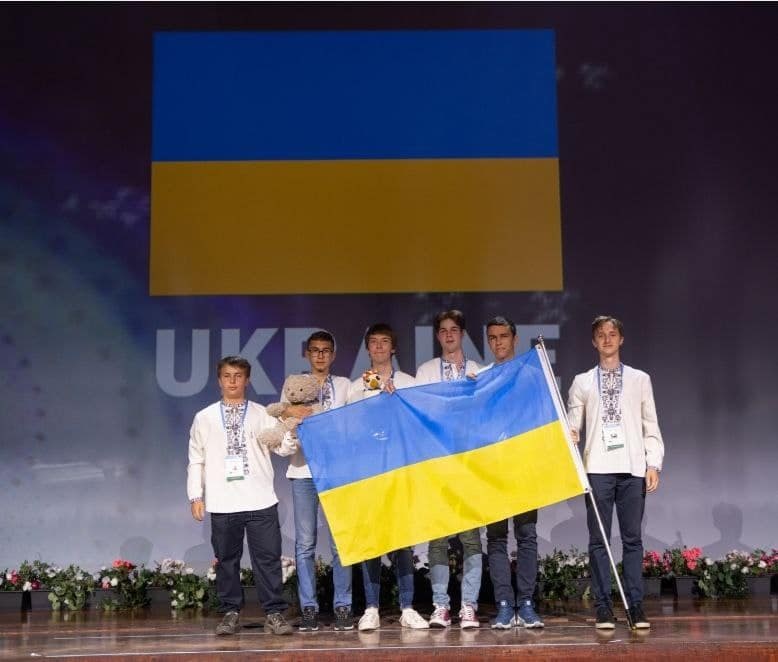 Победители международной олимпиады по математике из Харькова