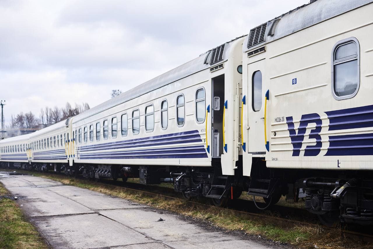 Из-за обстрелов инфраструктуры задерживается поезд Харьков-Ивано-Франковск