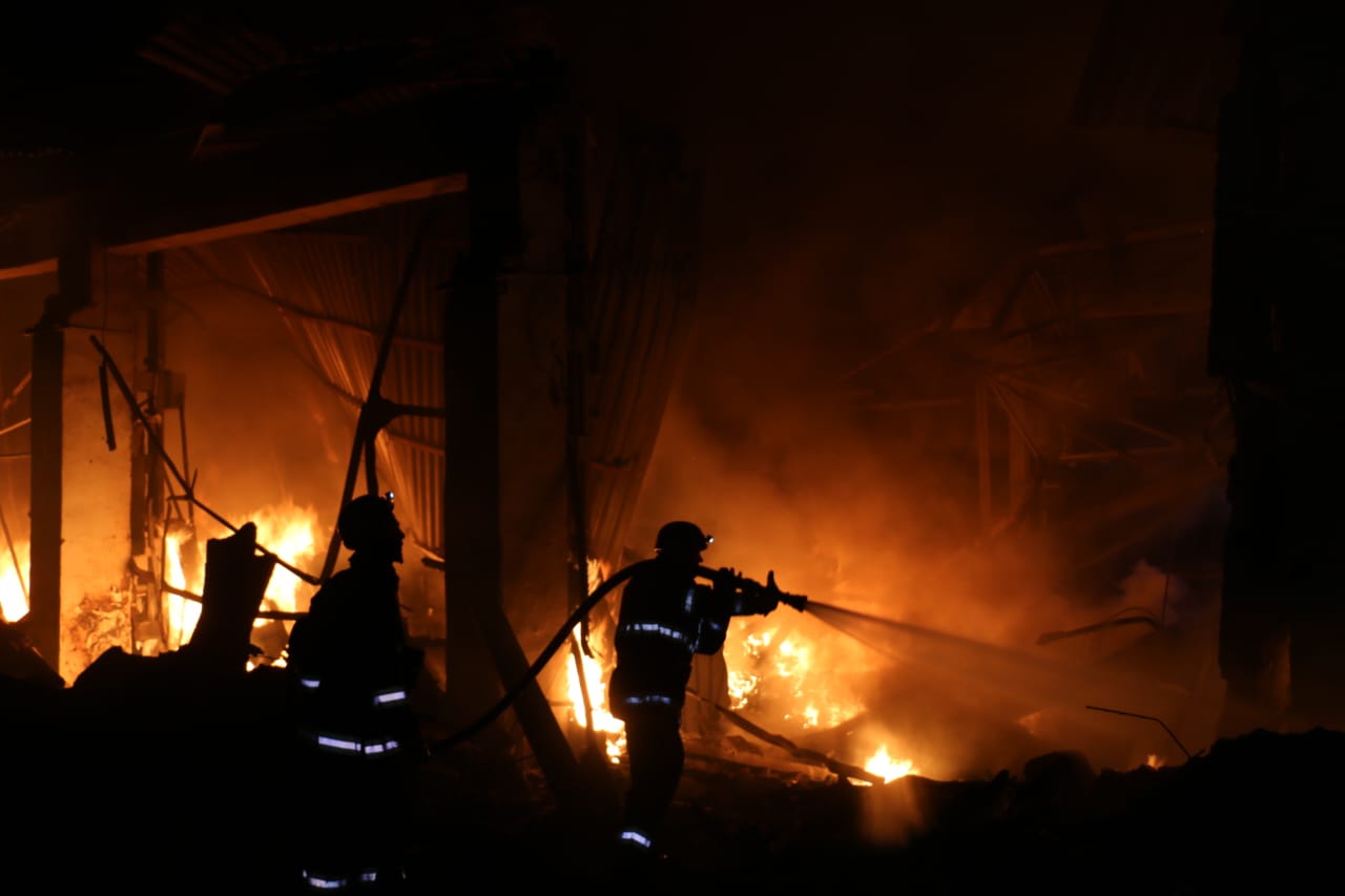 Ракеты ударили в объект железнодорожного транспорта в Харькове — ГСЧС (фото)