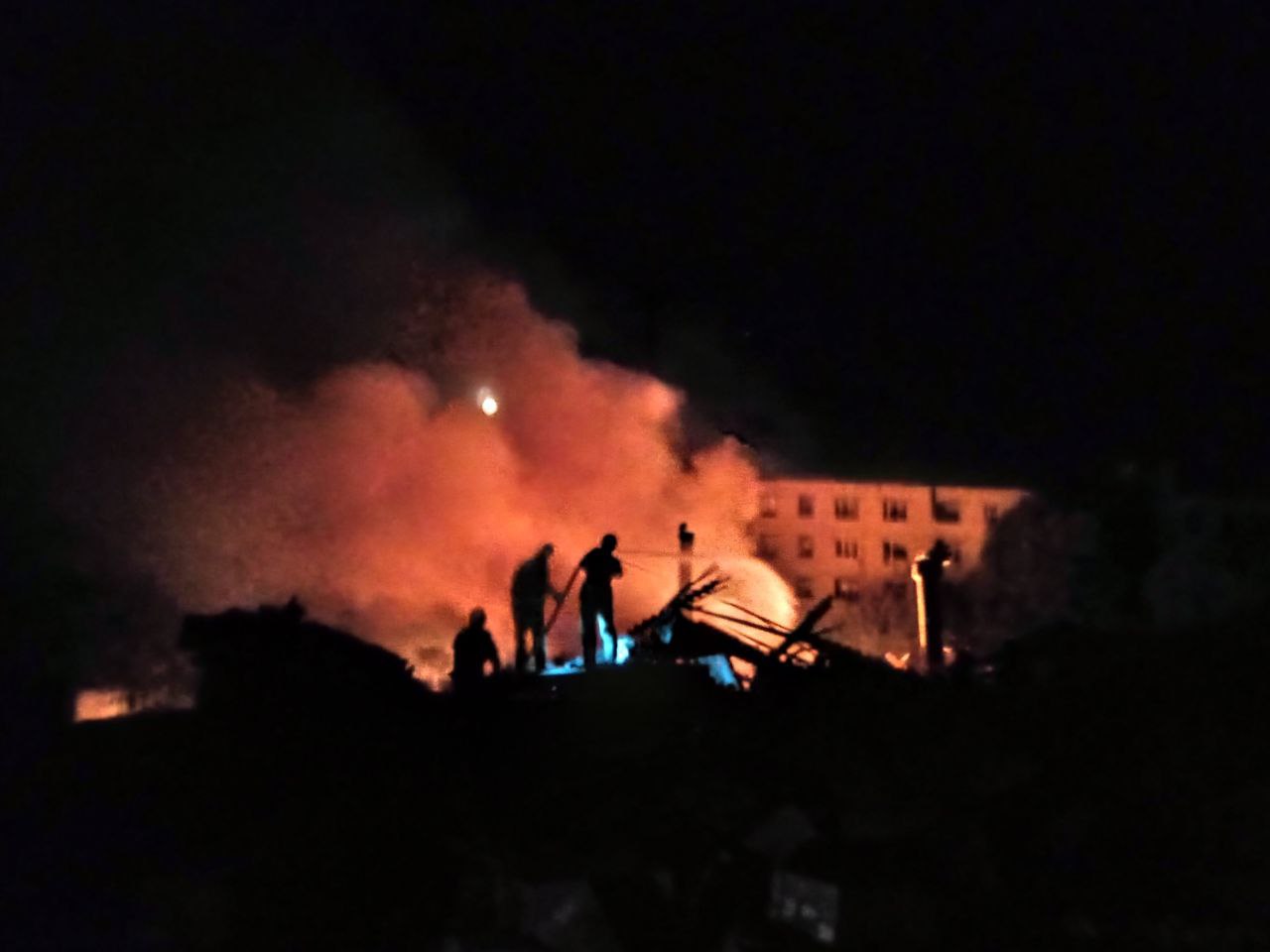 Пожар после обстрела в Купянске 7 октября