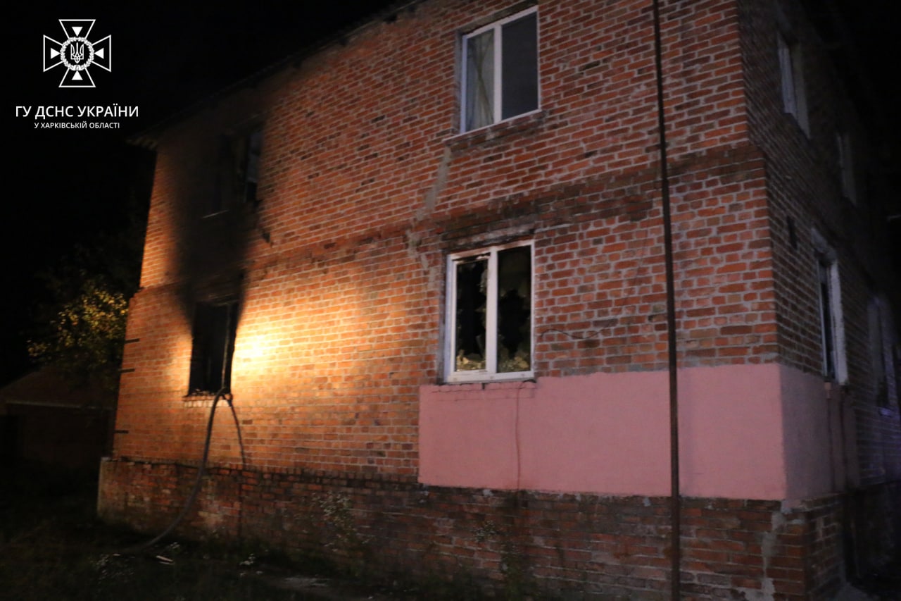 В Харьковском районе горела двухэтажка, один из жильцов погиб (фото)