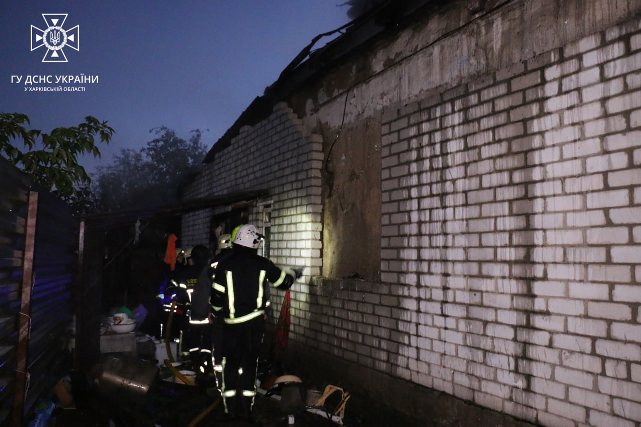 Спасатели на месте пожара в Харькове