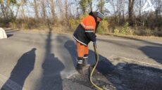 Які зруйновані окупантами дороги ремонтують на Харківщині