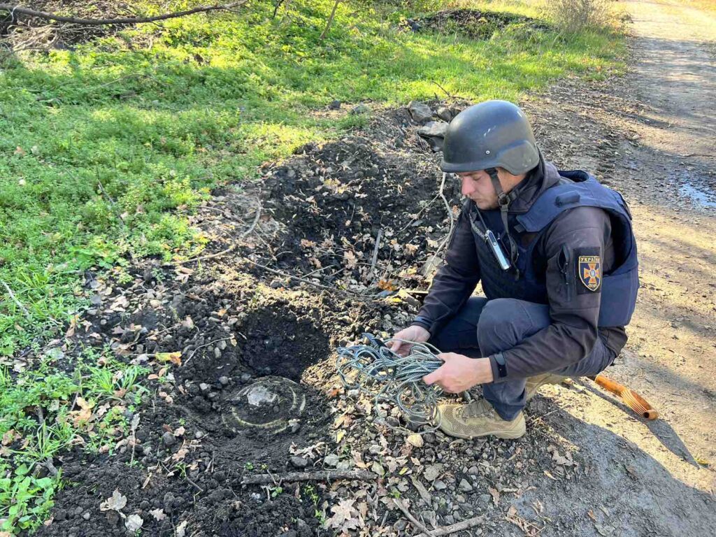 Розмінування. За добу на Харківщині обстежили 16 км ЛЕП