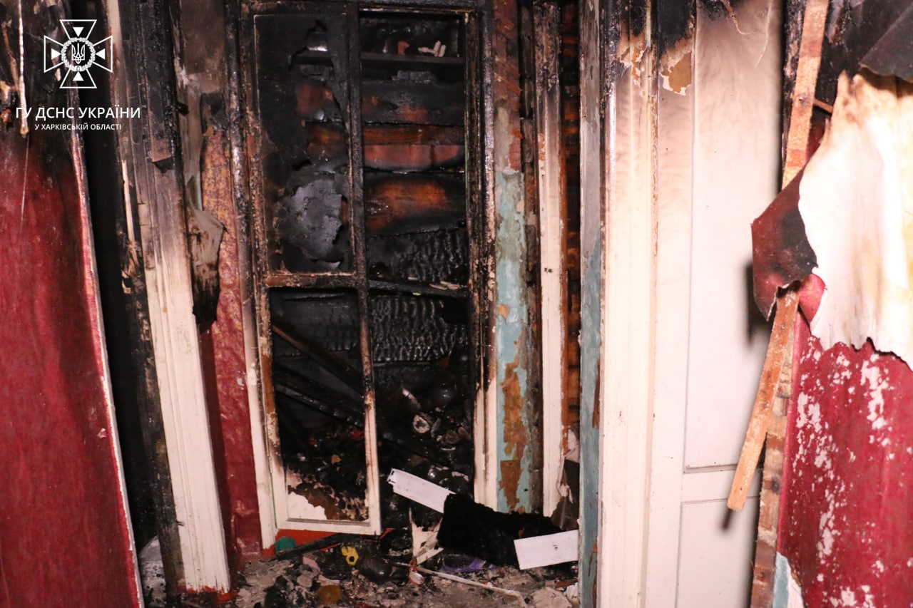 Последствия пожара в Харьковском районе - сгорела двухэтажка