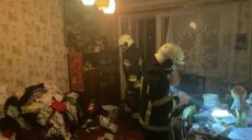 Невдало покурили: ДСНСники в Харкові врятували трьох на пожежі
