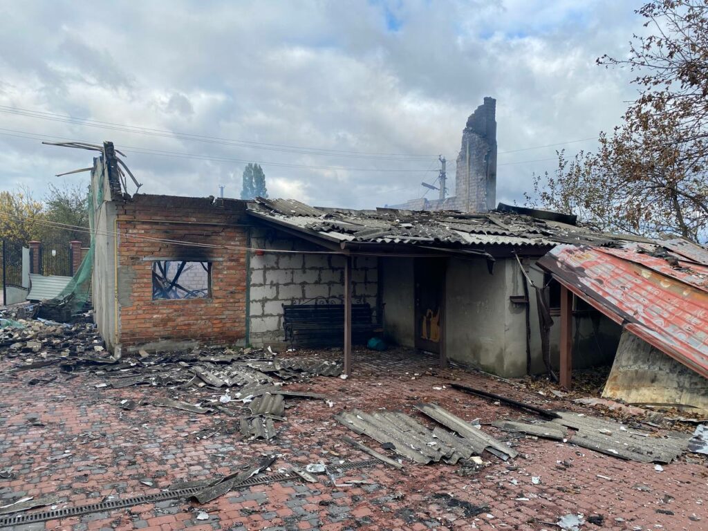 Четыре пожара из-за обстрелов потушили бойцы ГСЧС в Харьковской области