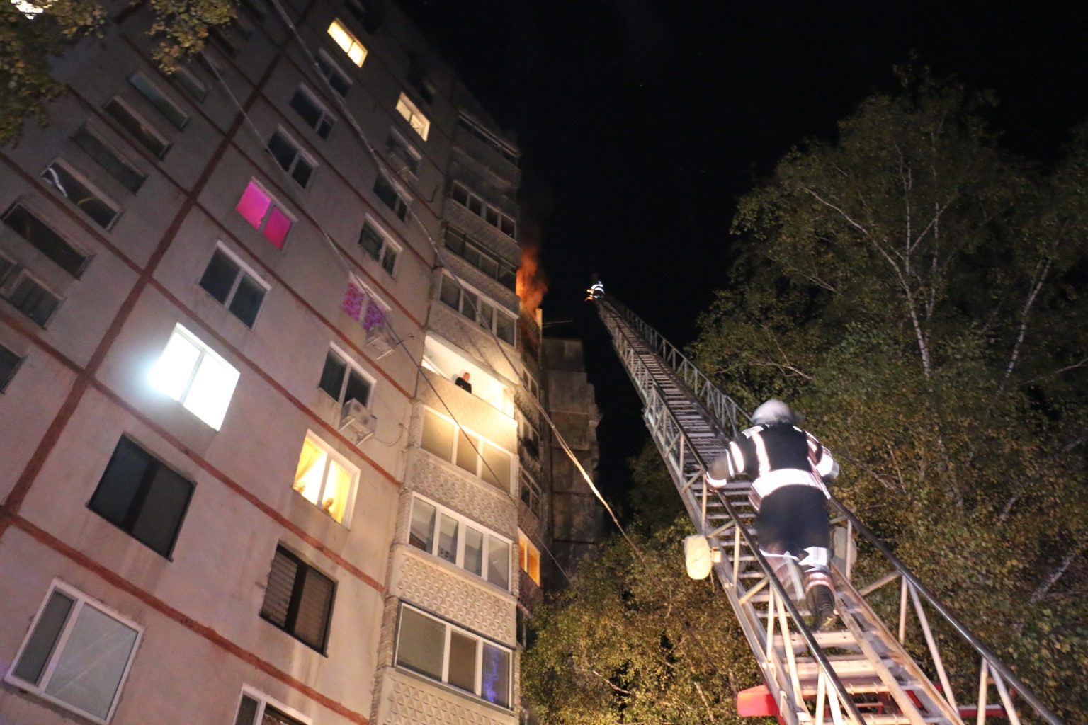 ДСНС Харківщини двічі за добу гасили пожежі через обстріли