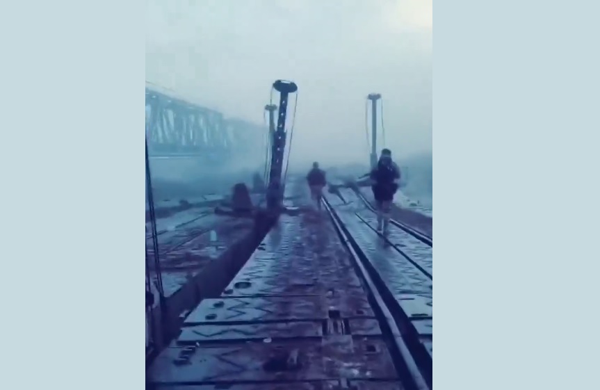 ВСУ показали, что осталось от понтонного моста россиян на Харьковщине
