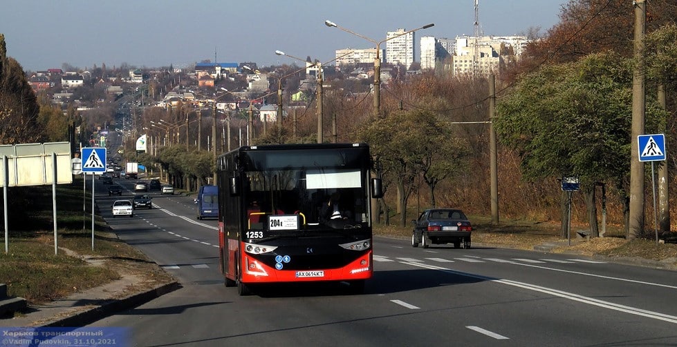 У Харкові замість метро і тролейбусів вивели на маршрути автобуси