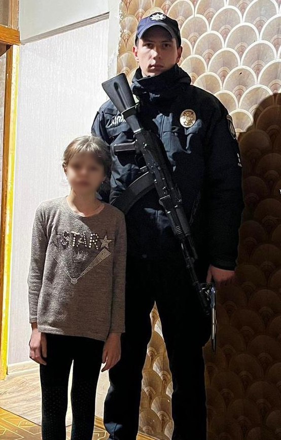 Убежала от пьяной матери: В Харькове полицейские искали 9-летнюю девочку