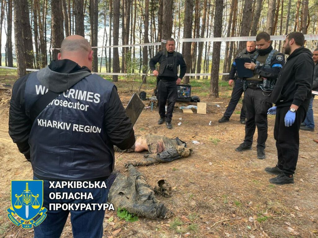 Замучил спецназ РФ: два трупа, скованные наручниками, нашли на Изюмщине (фото)