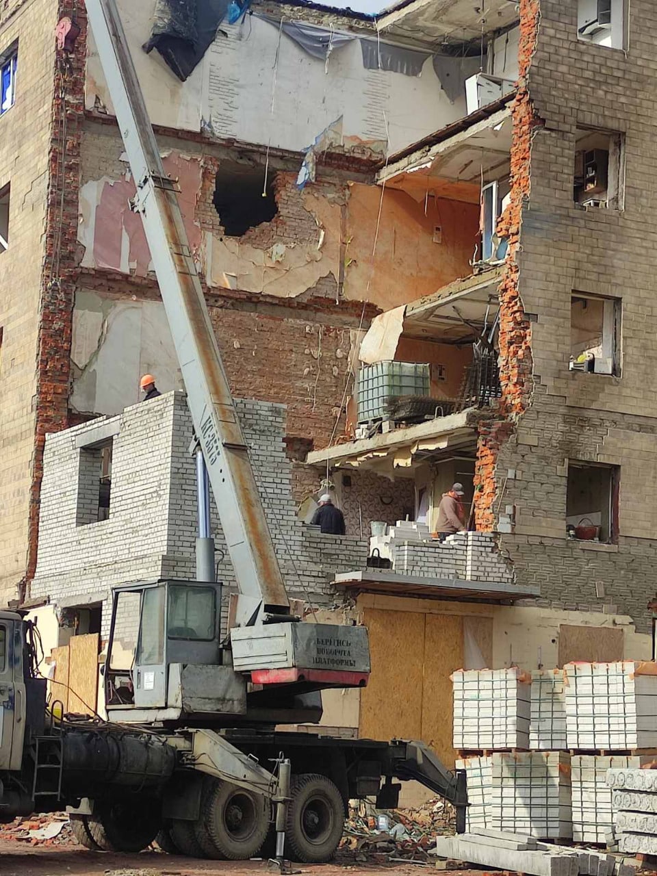 В Харькове восстанавливают дом, в котором рухнул подъезд на Холодной горе