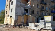 У Харкові відбудовують два зруйновані будинки (фото)