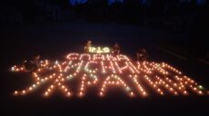 Парк Горького поздравил защитников и защитниц инсталляцией из свечей (фото)