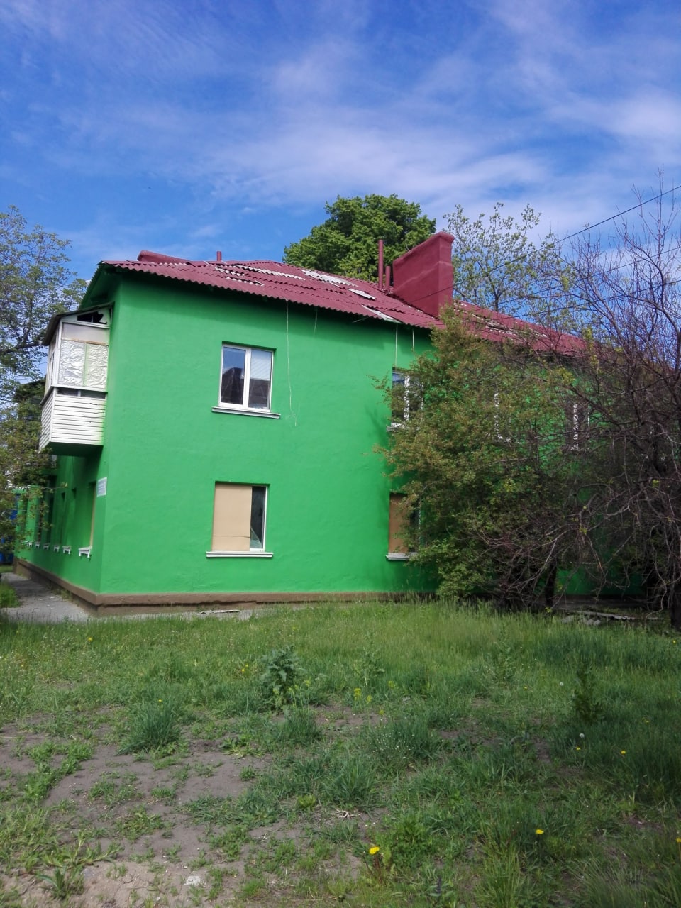 Разбитая крыша дома в Харькове до ремонта - фото мэрии