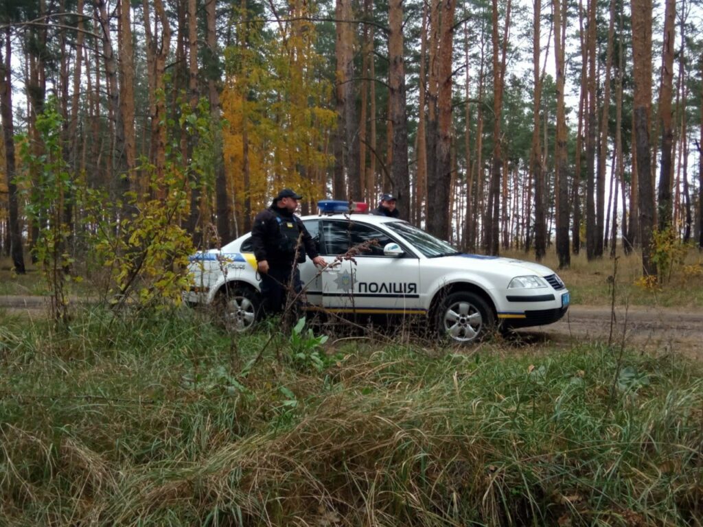 Житель Чугуева пошел в лес по грибы и заблудился: его спасли полицейские