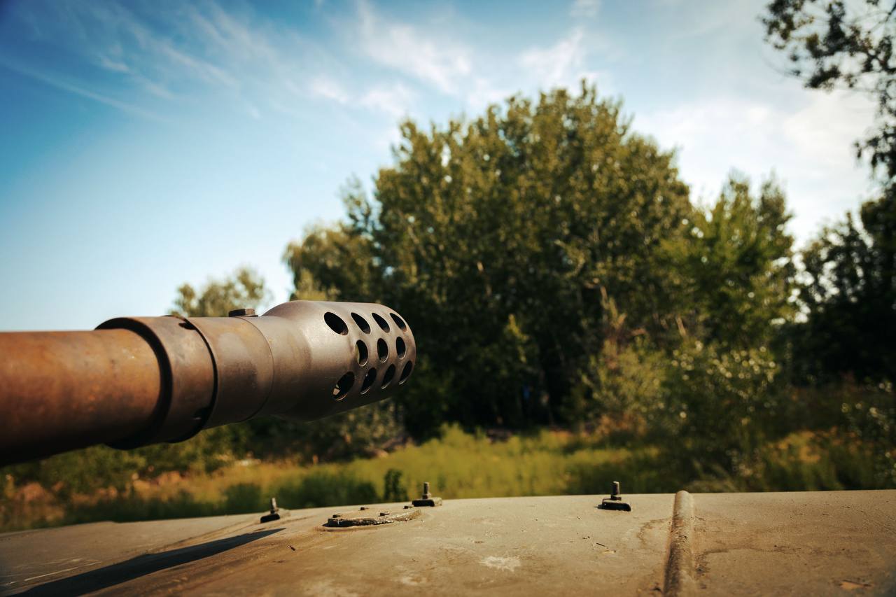 Бойцы харьковской ТрО показали свою усовершенствованную пушку (фото)