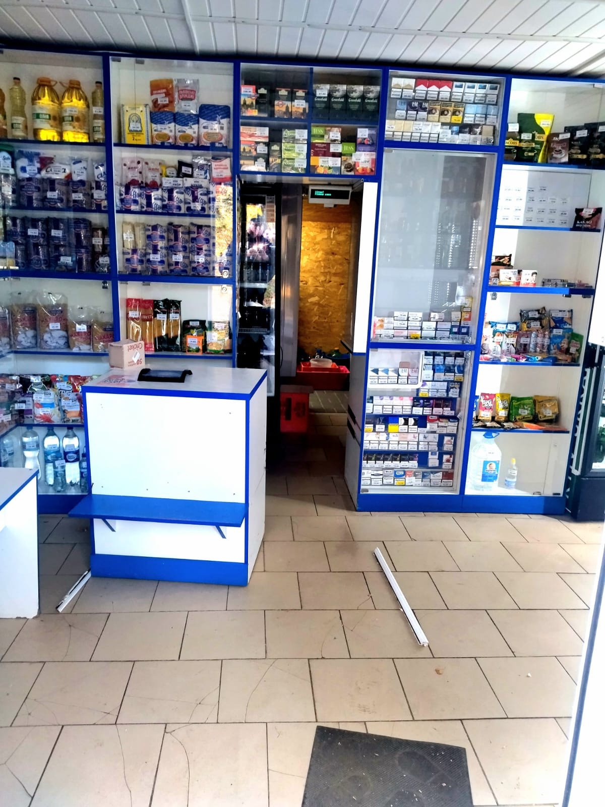 Харьковчанин ограбил магазин - вынес спиртное и сигареты