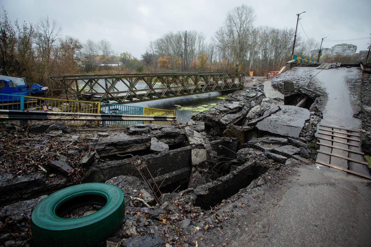 Новий міст у Балаклії змонтували біля руїн старого - фото мерії