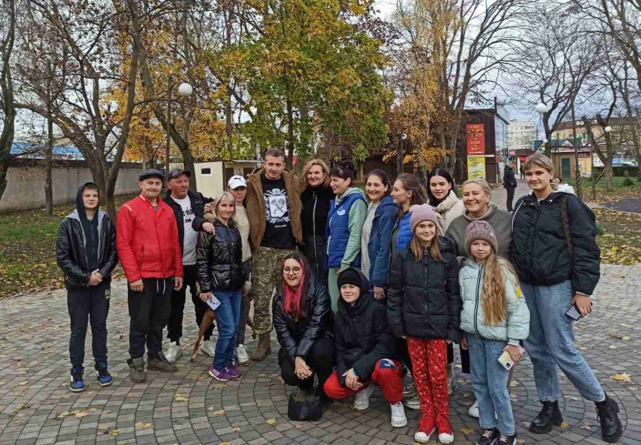 Коля Серга и команда нарисовали патриотического котика в Чугуеве (фото)