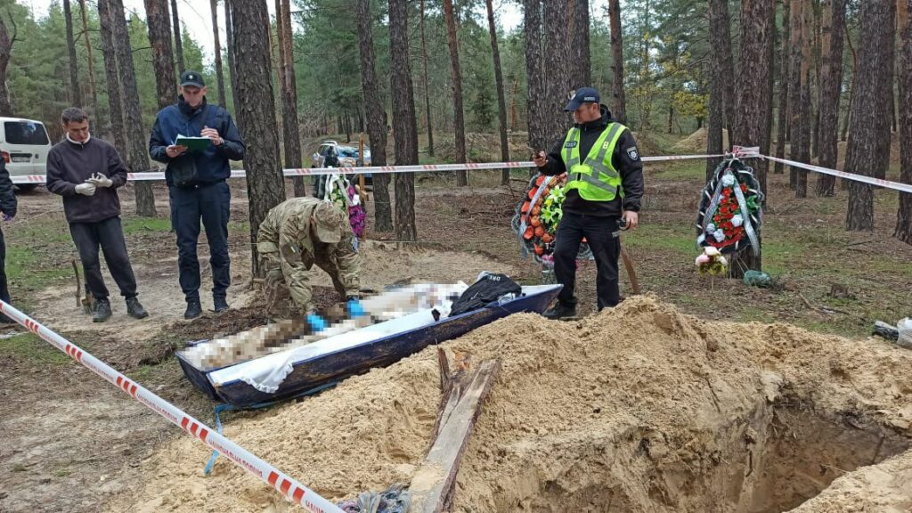 В Изюме оккупанты убили троих гражданских — расстреляли их машину почти в упор