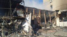 ГСЧС: В Купянске из-за обстрела дотла сгорел магазин (Фото)
