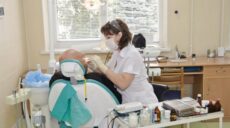 Пенсионерам и льготникам: в Харькове ставят зубные протезы за средства города