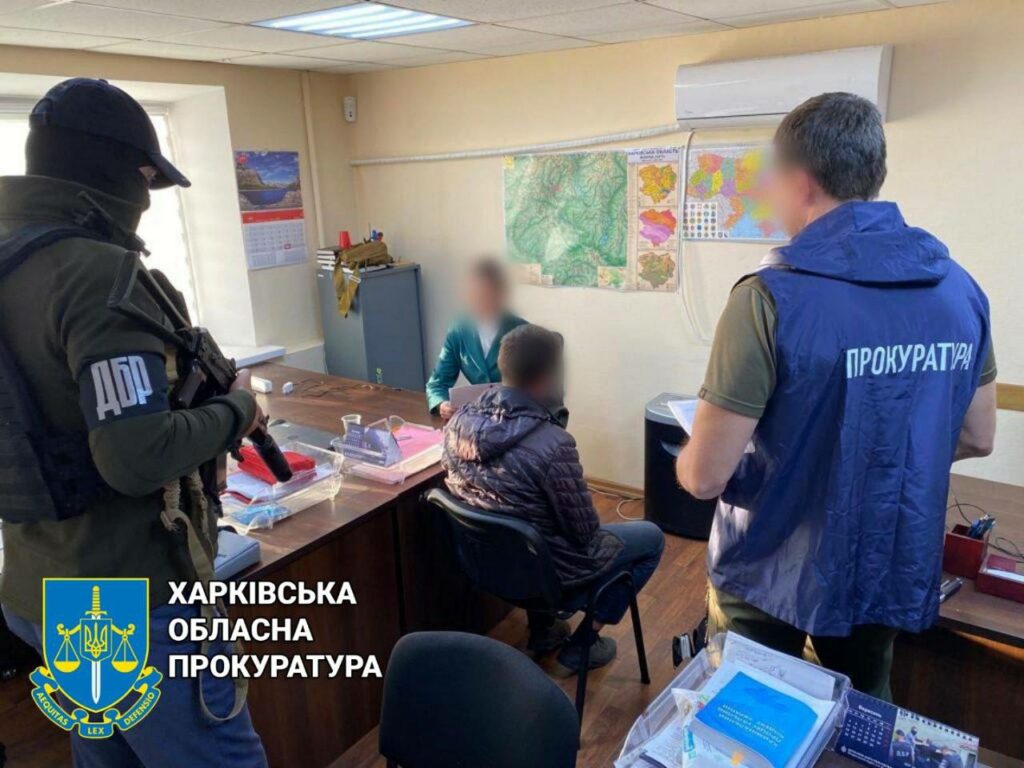 Допомагав росіянам укріпляти бліндажі – у Харкові затримали зрадника-лісника