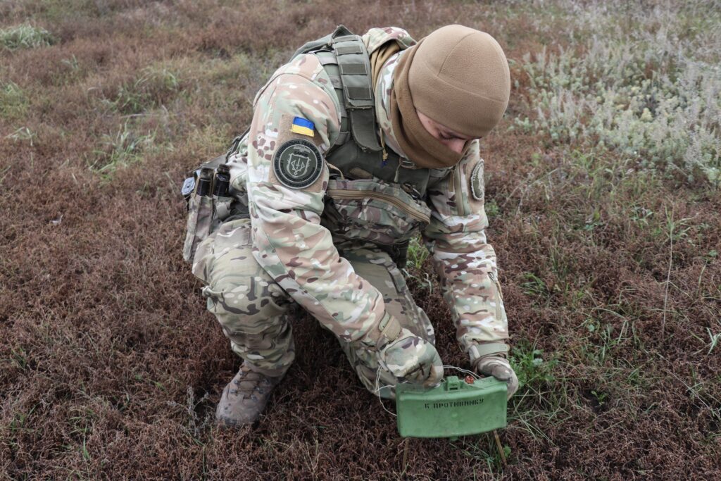 На Харківщині виявили мінний коридор (фото)