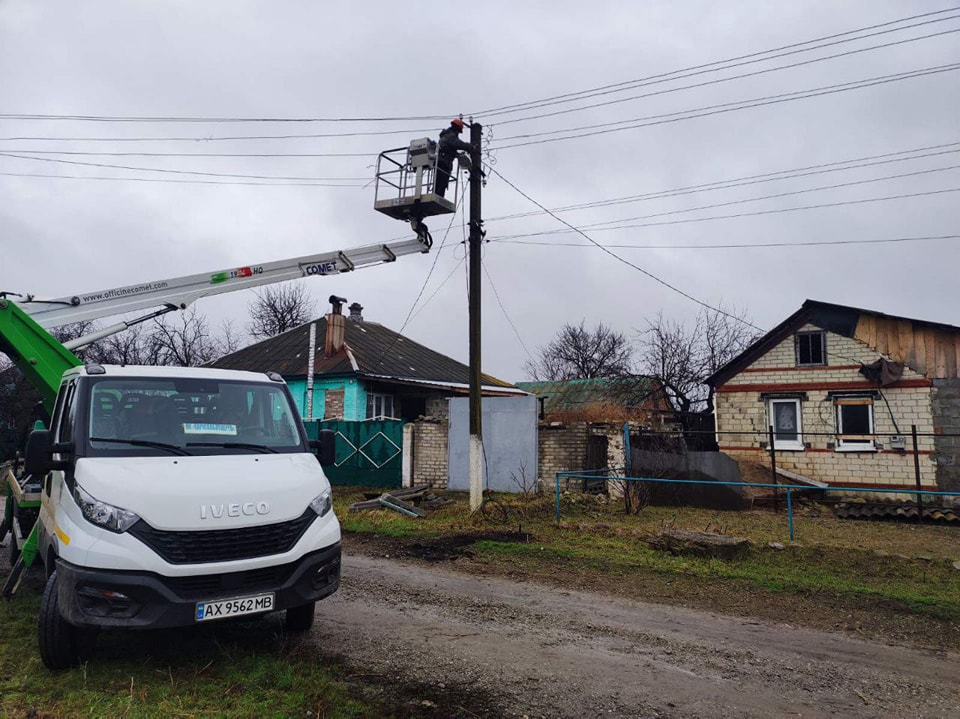 У Коробочкиному на Чугуївщині світло вже повернули, на черзі – ще два села