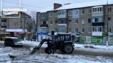 Сніг на Харківщині: в деокупованому місті розчищають дороги (фото)