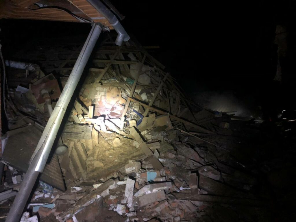 Обстріли Харківщини: зруйновано приватні будинки у двох містах – ДСНС