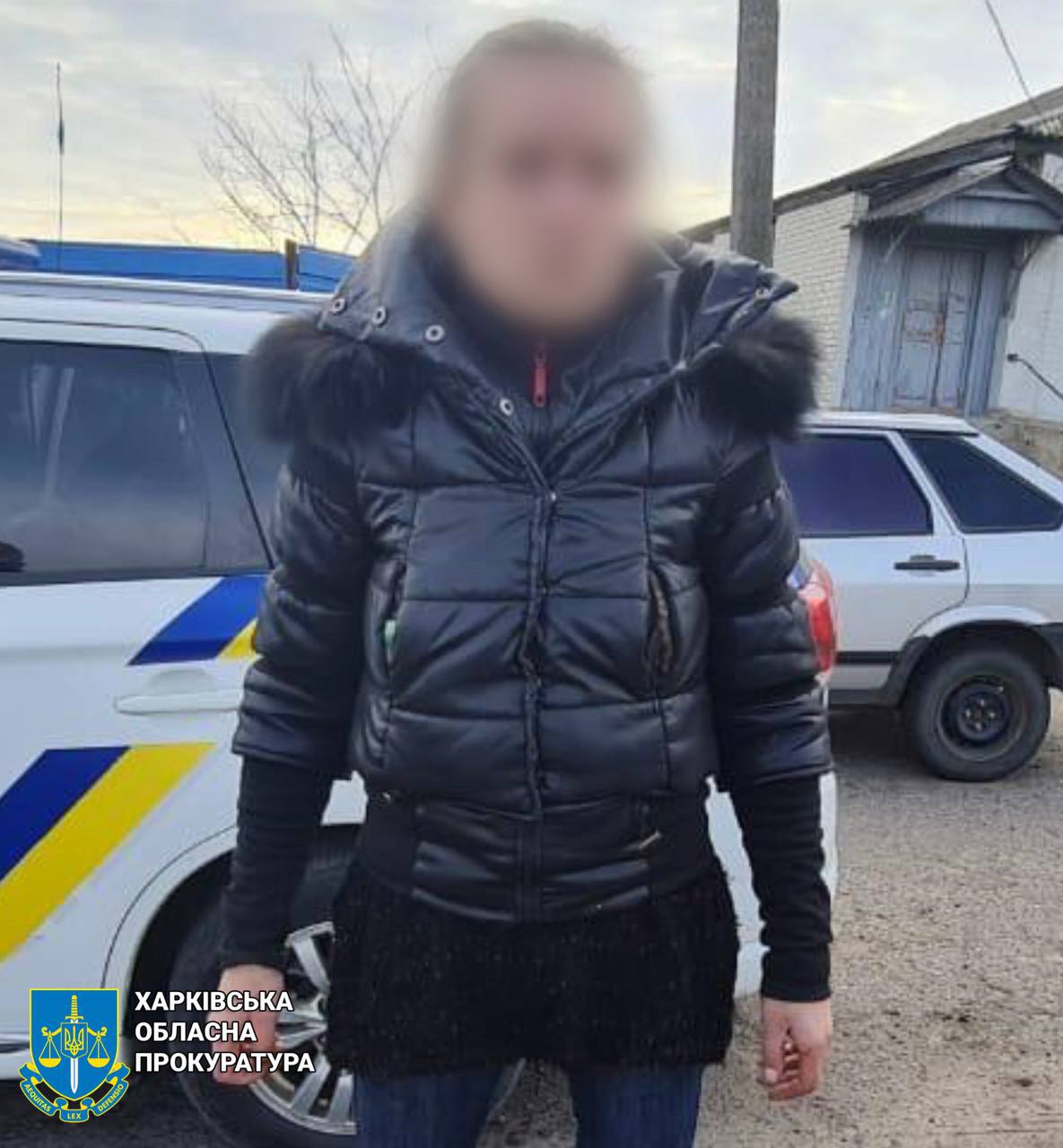 Поліція на Харківщині затримала зловмисницю, яка розірвала прапор України