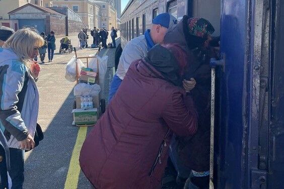 С деоккупированной Харьковщины эвакуируют пенсионеров и инвалидов