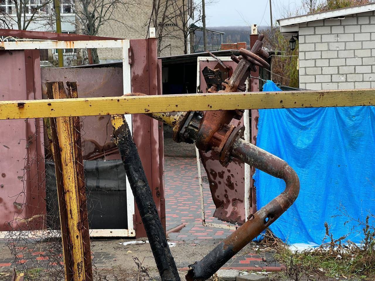 На Харьковщине в Старом Салтове газовщики ремонтируют газопроводы