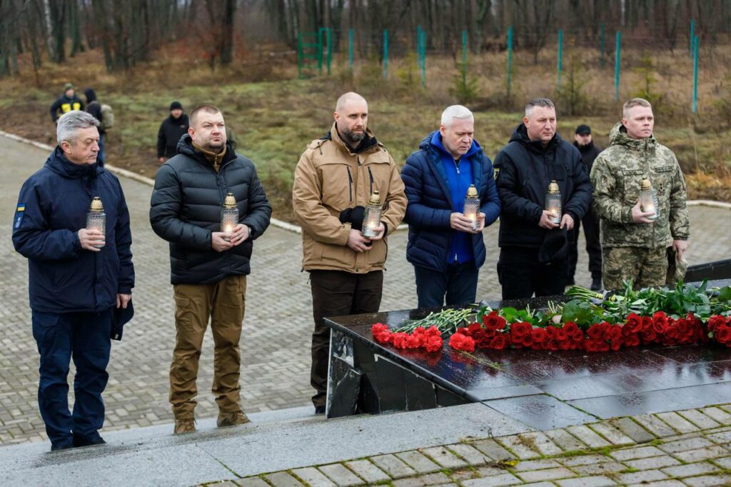 Синєгубов і Терехов вшанували жертв Голодомору на Харківщині (Фото)