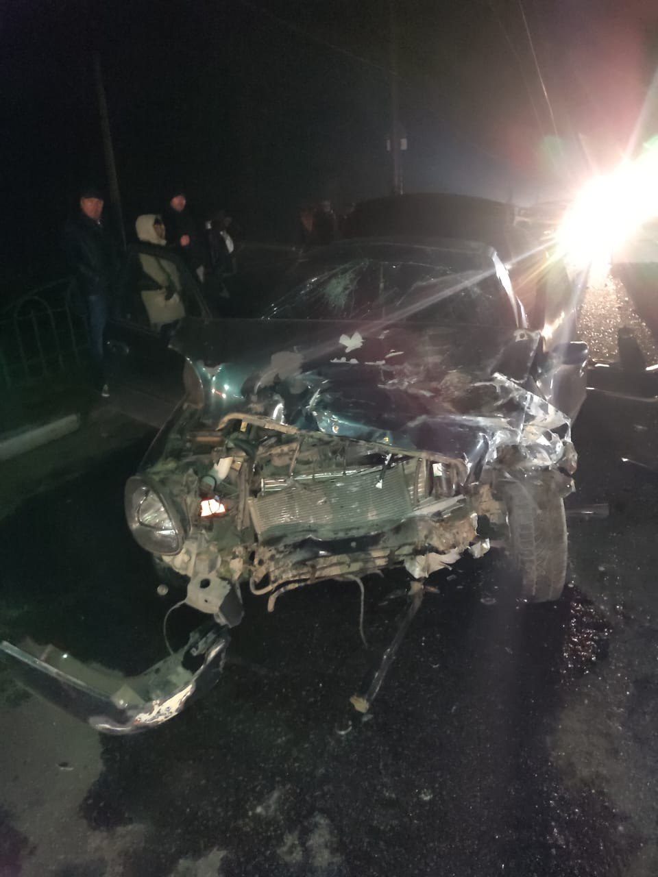 Масштабное ДТП в Харькове: машину разорвало пополам, есть пострадавшие (фото)