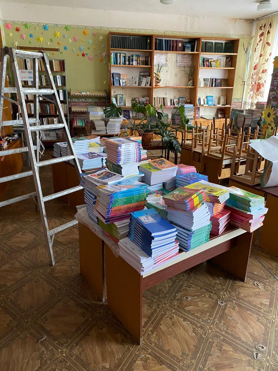 На Харківщині продовжують збирати “врожай” російських підручників (фото)