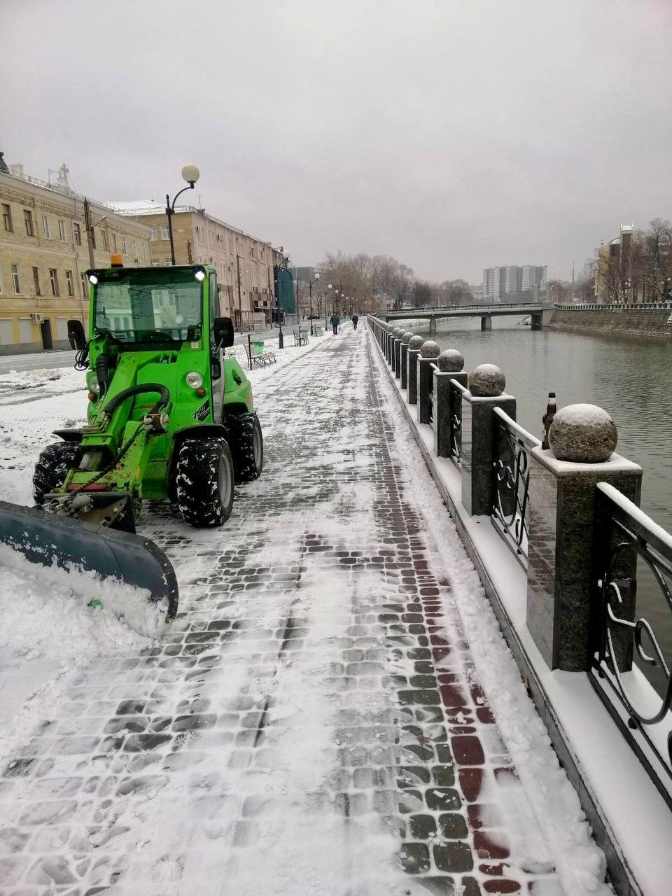 Набережна Харкова у снігу 18 листопада