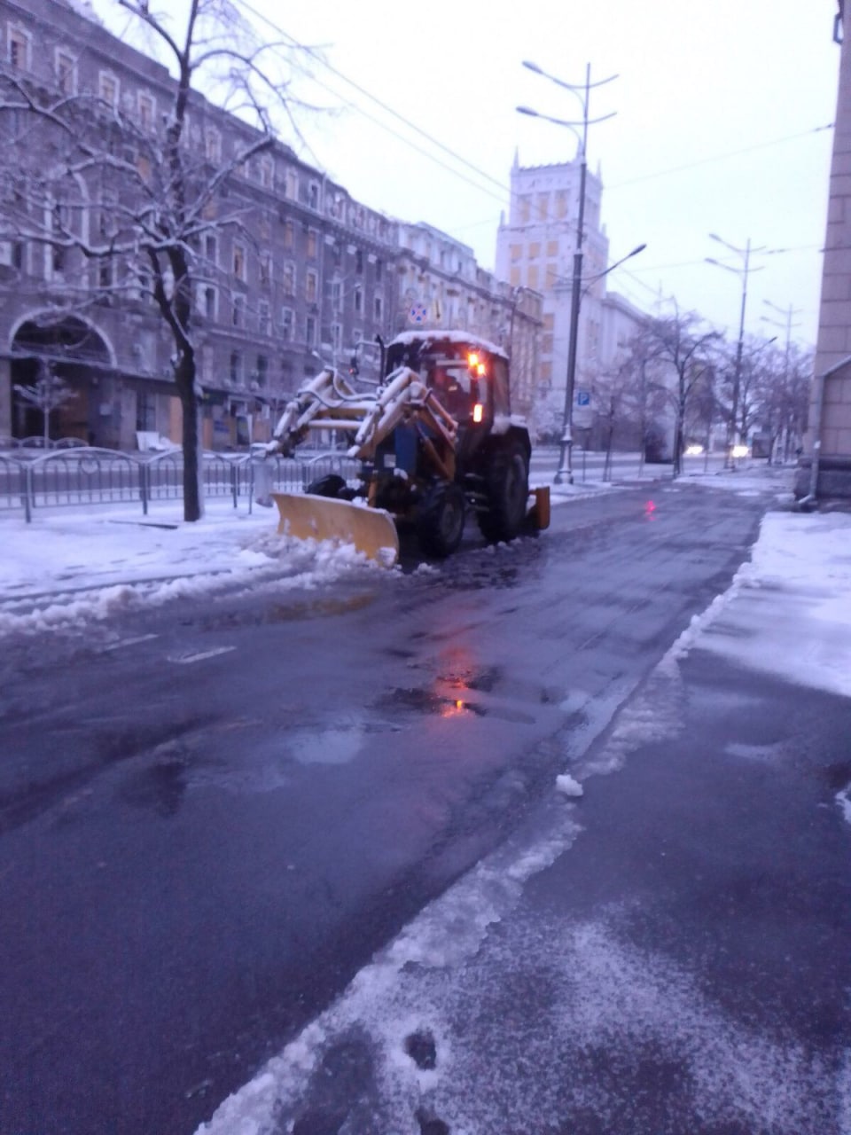 Харьков чистят от снега 23 ноября 5