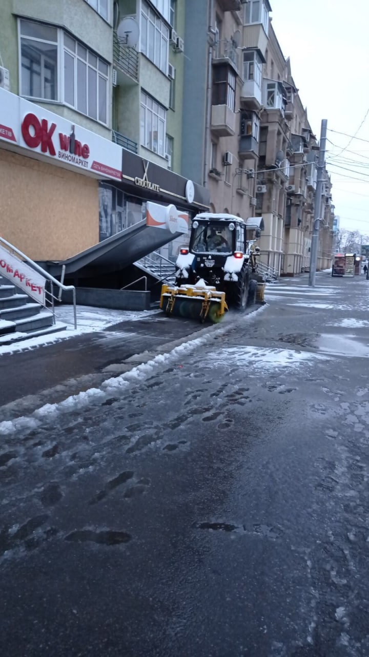 Харьков чистят от снега 23 ноября 6