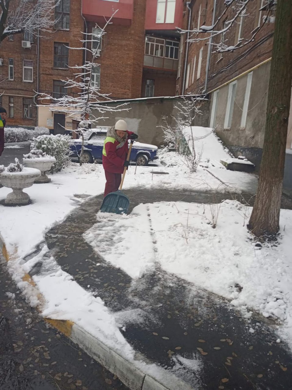 Харьков чистят от снега 23 ноября 9