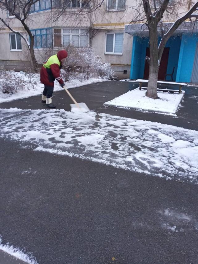 Харьков чистят от снега 23 ноября 10